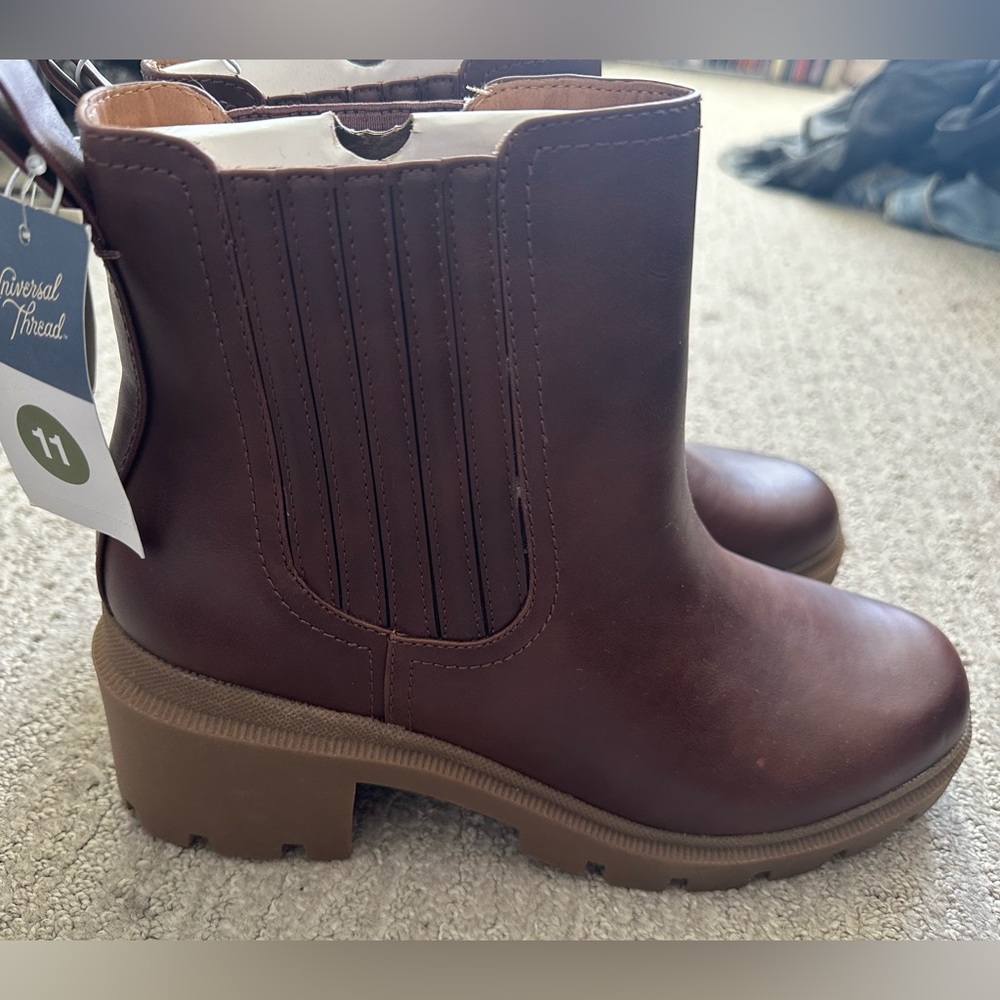 Univeraal Thread women’s Brown Boots BWNT size  11